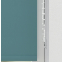 Rullgardin med kedjedrag vid fönstret