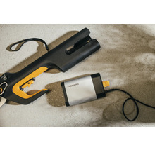Fiskars batteridriven trädgårdssax med batteri
