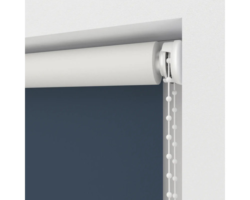 Rullgardin med manöverkedja i stängt läge