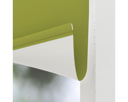 Gröna fönsterrullgardiner för ljuskontroll och integritetsskydd.