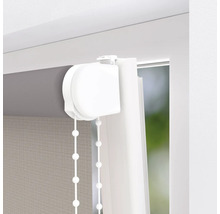 Detaljvy av en rullgardin med manöverkedja för fönsterdekoration