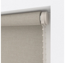 Rullgardin med kedjedrag vid fönstret