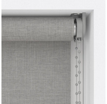 Grå rullgardin med kedjedrag i fönsterkarmen