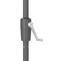 Detaljer om ett parasollstativ med vevmekanism och Soluna-logotyp.