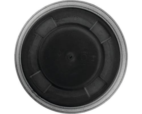 Undersida av en blomkruka med borranvisningar