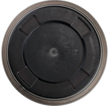 Undersida av en blomkruka med borranvisningar för dränering