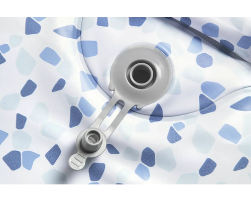 Detalj av en uppblåsbar pool med grå ventil