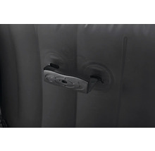 Handtag på en uppblåsbar bubbelpool