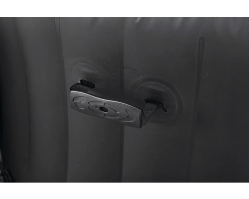 Handtag på en uppblåsbar bubbelpool