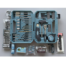 Makita verktygslåda med diverse verktyg som borrar, skiftnycklar, kniv, skruvmejslar och måttband