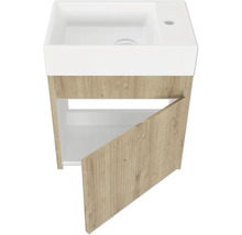 Tvättställsskåp med öppen dörr