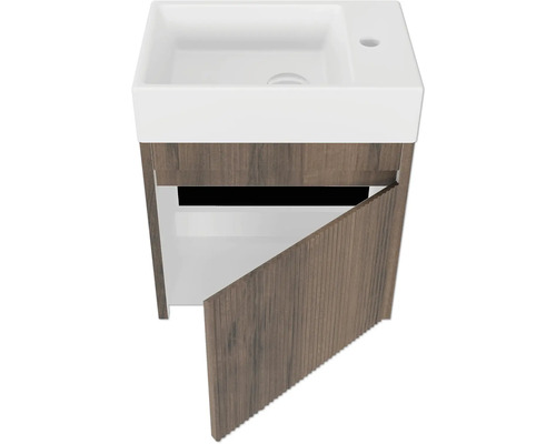 Tvättställsskåp med öppen dörr