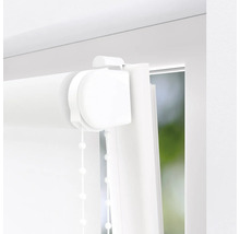 Närbild av en vit rullgardin på ett fönster