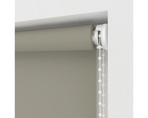 Detalj av en rullgardin med dragsko för fönsterdekoration