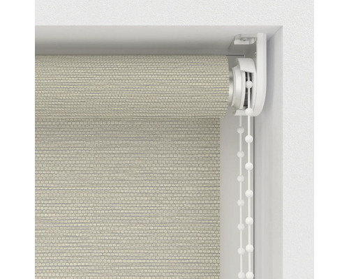 Detaljbild av en rullgardin med kedjedrag för fönsterdekoration