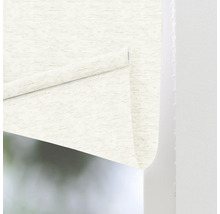 Detaljvy av en beige fönsterjalusi för ljuskontroll och avskildhet