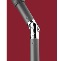 Detaljbild av lutbart parasoll med metalldetaljer