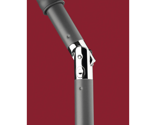 Detaljbild av lutbart parasoll med metalldetaljer