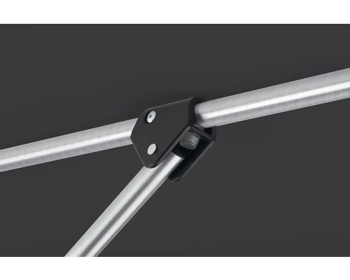 Detaljbild av ett paviljongram med svart anslutningsstycke och silverfärgade stänger