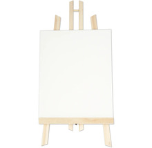 Trästaffli med vit duk