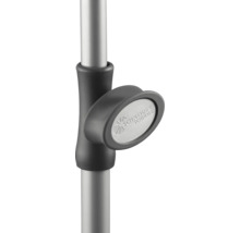 Detaljbild av ett parasollställ med Schneider Schirme logotyp.