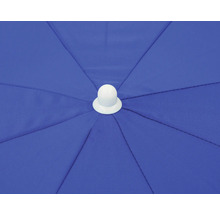 Detaljbild av ett blått parasollöverdrag med vit spets