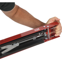 Person som använder laststabiliseringsstång