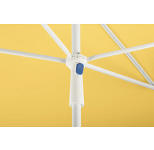 Detaljvy av ett parasoll med gult paraplytak, vit ram och blå knapp