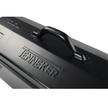 Detaljvy av en verktygslåda med handtag och Tenneker logotyp