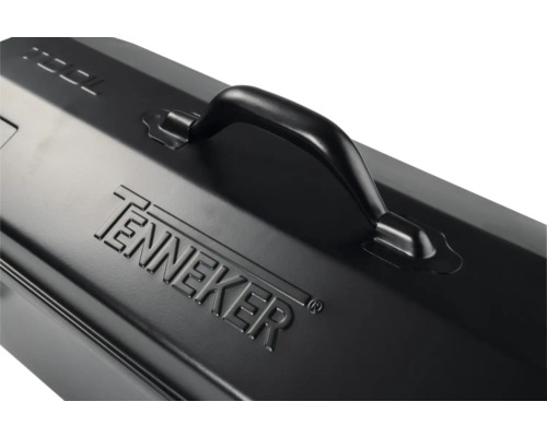 Detaljvy av en verktygslåda med handtag och Tenneker logotyp