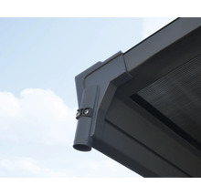 Detaljvy av ett terrassöverdrag med dräneringssystem