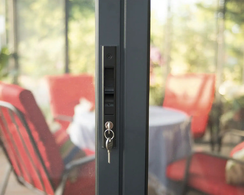 Lås till altandörr med nycklar