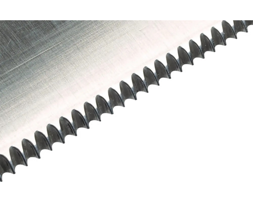 Närbild av sågbladet på en handsåg.