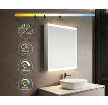 Badrumsscen med spegelskåp, handfat och kran, samt symboler för IP44-skyddsklass, touch on/off-brytare, dimmerfunktion och färgtemperaturreglering.