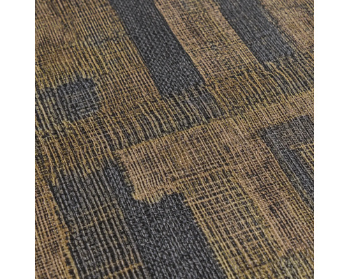 Närbild av en strukturtapet med blockrandigt mönster