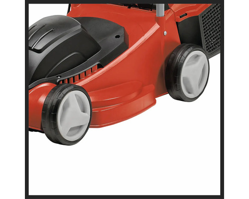 Detaljvy av en röd gräsklippare med svarta och vita element.