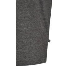Detalj av en grå T-shirt