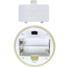 Batterifack för ett ljus med informationen att 2 x 1,5V batterier krävs
