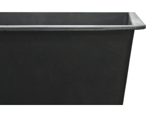 Närbild av en svart mortelbalja av plast.