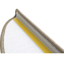 Detaljbild av en trappmatta med tejp