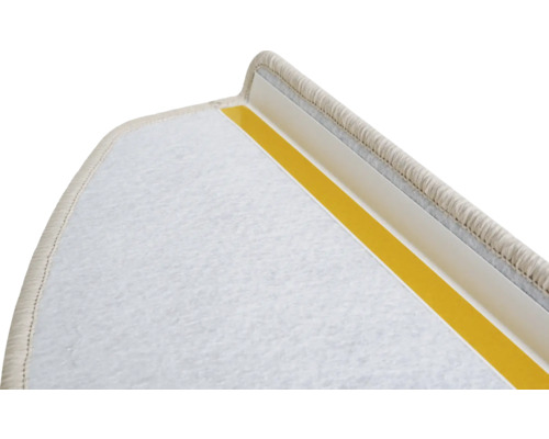 Detalj av trappsteg med tejp för fastsättning