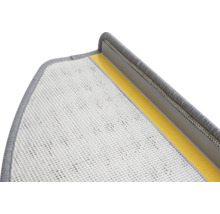 Detalj av en trappmatta med tejp och kantskydd