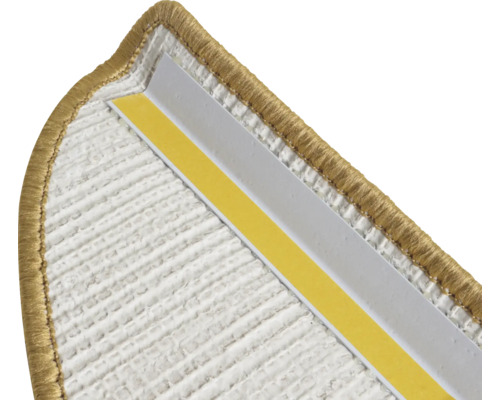 Detalj av en trappkant med tejp