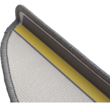 Detalj av trappsteg med textilyta och tejp