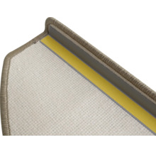 Detalj av trappsteg med tejp för fastsättning