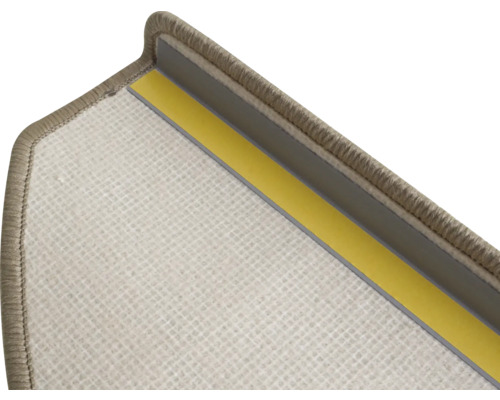 Detalj av trappsteg med tejp för fastsättning