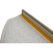 Detalj av trappstegsmatta med fästtejp