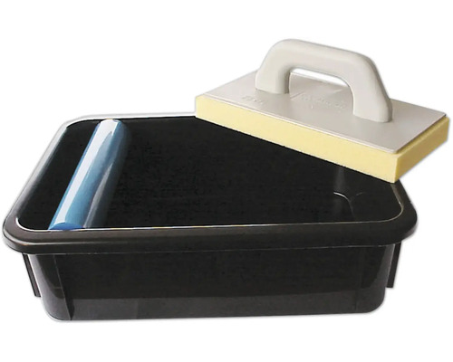 Kakeltvättset med svampbräda och rengöringsrulle