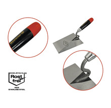 Murarska med stålblad och trähandtag