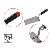 Murarslev med trähandtag och stålblad